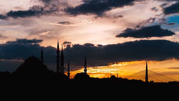 夕日で有名なスレイマニエ モスクとイスタンブール市街のタイムラプス ビュー — ストック動画