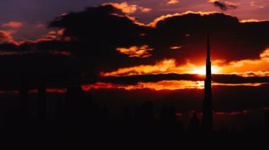 Sunset'teki UAE Dubai Timelapse cityscape siluet