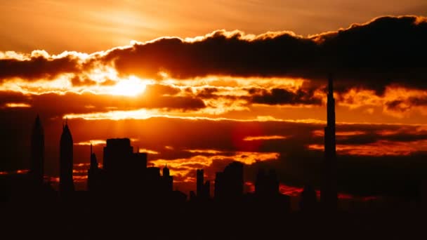 在日落在阿联酋迪拜游戏中时光倒流城市景观剪影 — 图库视频影像
