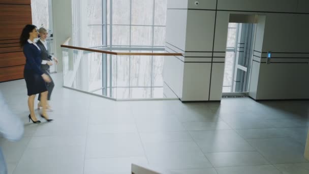 Businessmen and busineswoman colleagues walking and meet in modern office center indoors — Stock Video