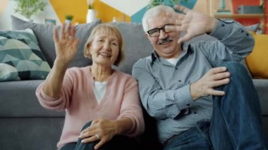 Son sınıf öğrencilerinin portresi, karı kocanın blog için kayıt videosu.