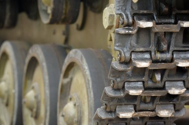 Tank tırtıl tekerlekler ile yürümek