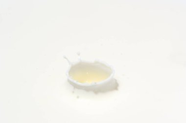 süt sıçrama yakın çekim