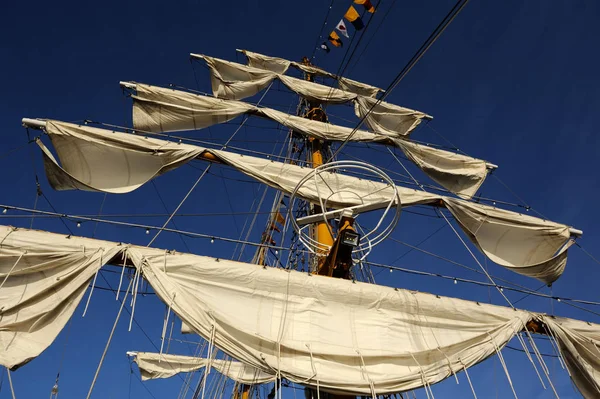 Folded Sails on Ship Mast — 图库照片