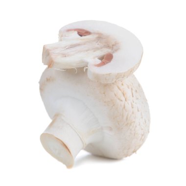 Beyaz arkaplanda izole edilmiş beyaz düğmeli mantar (Champignon)