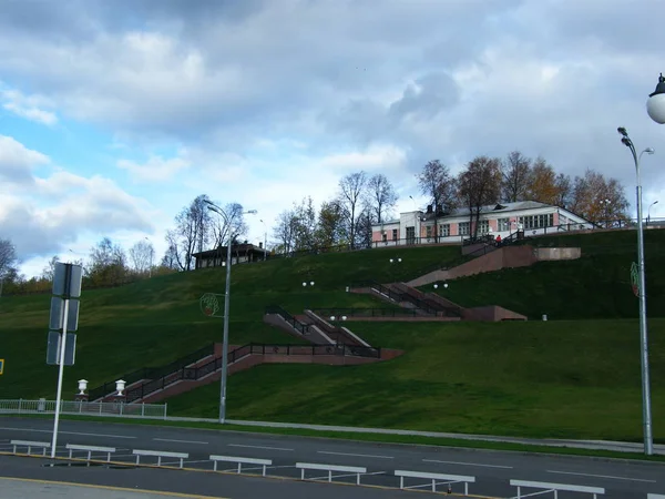 Blick auf den Damm der Ischewsk — Stockfoto