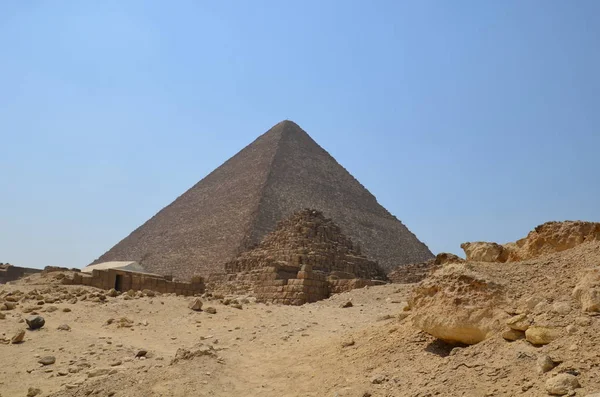 Pyramid in sand dust under gray clouds — Stock Photo, Image