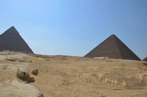 Pyramid in sand dust under gray clouds — Stock Photo, Image