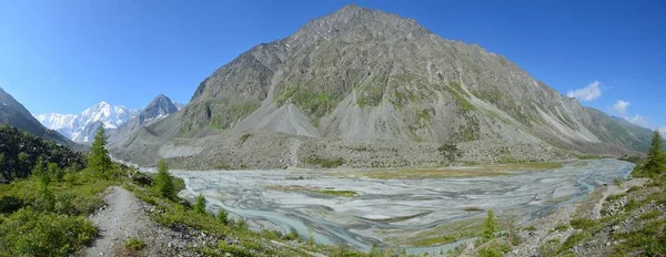 Viaggio a Altay Mountains — Foto Stock