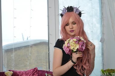 kısa bir elbise kız güzel