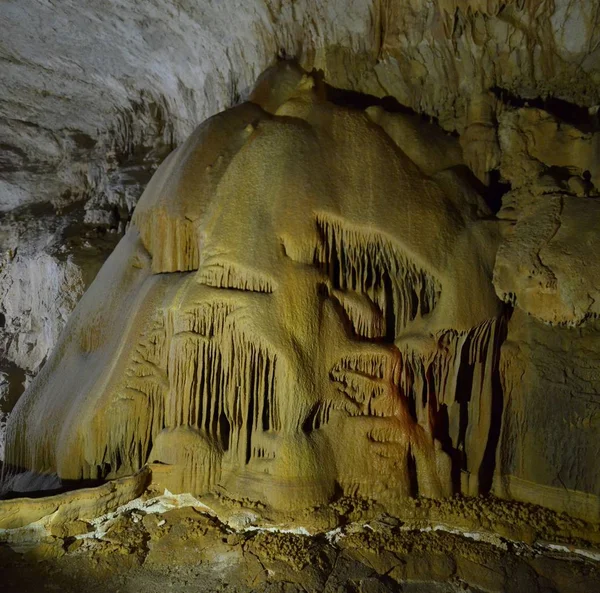 Caverna do Mamute na Península da Crimeia — Fotografia de Stock