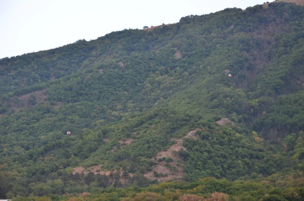 Dağdan köye Mashuk görüntülemek — Stok fotoğraf