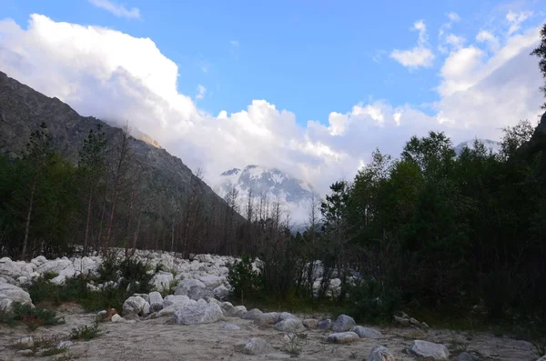 Elbruz Dağı eteklerinde — Stok fotoğraf