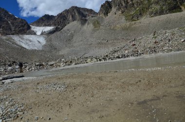 Elbruz Dağı eteklerinde