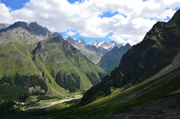 In den ausläufern des elbrus — Stockfoto