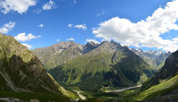 마운트 Elbrus의 산기슭에서 — 스톡 사진