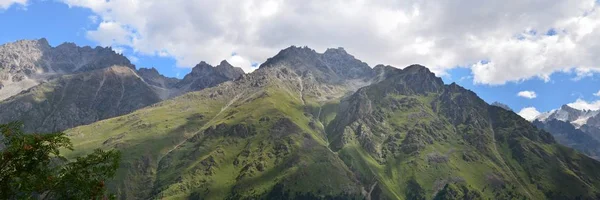 Lábánál a Elbrusz — Stock Fotó