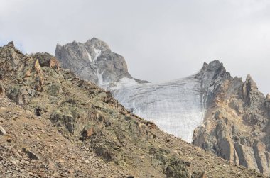 Elbruz Dağı eteklerinde
