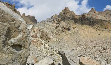 Elbruz Dağı eteklerinde