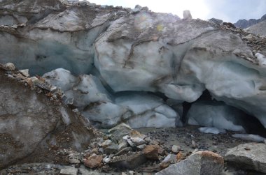 Elbruz Dağı eteklerinde