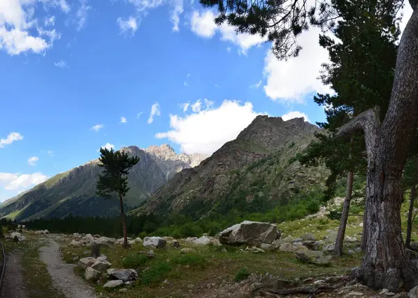 Lábánál a Elbrusz — Stock Fotó