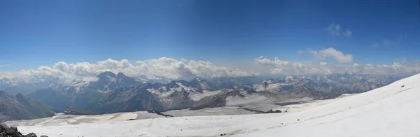 안개에 베이스 캠프에서 마운트 Elbrus — 스톡 사진