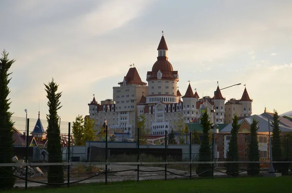 Сочинский парк - тематический парк развлечений в городе Сочи — стоковое фото