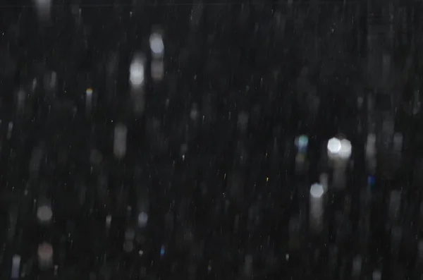 검은 유리에 빗방울이 — 스톡 사진