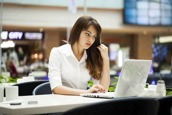 Young beautiful business woman — Stock Photo, Image