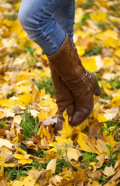 Pieds féminins rapprochés — Photo