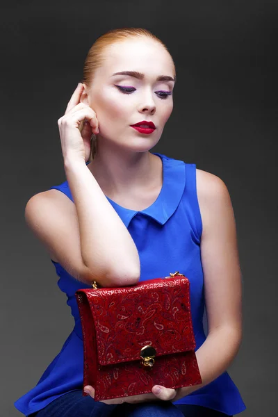 Blonde woman with bright makeup posing at studio isolated on gra — Stock Photo, Image