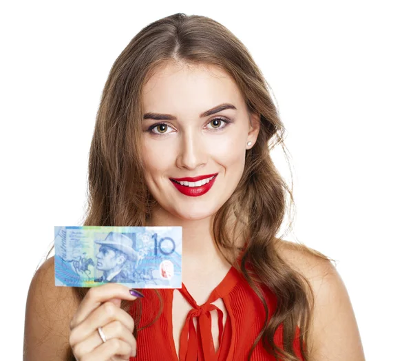 Brunette vrouw houdt bankbiljet van 10 Australische dollar. Geïsoleerd op — Stockfoto
