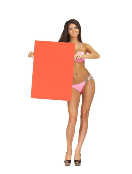 Ragazza sexy in bikini fare un annuncio — Foto Stock