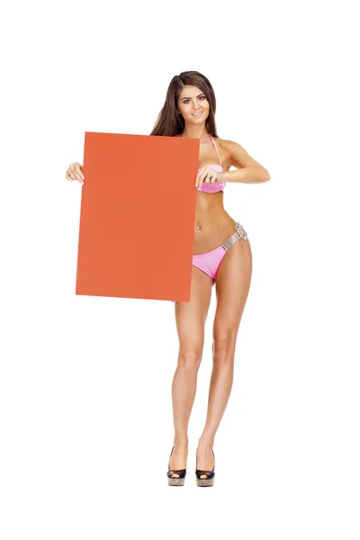 Ragazza sexy in bikini fare un annuncio — Foto Stock