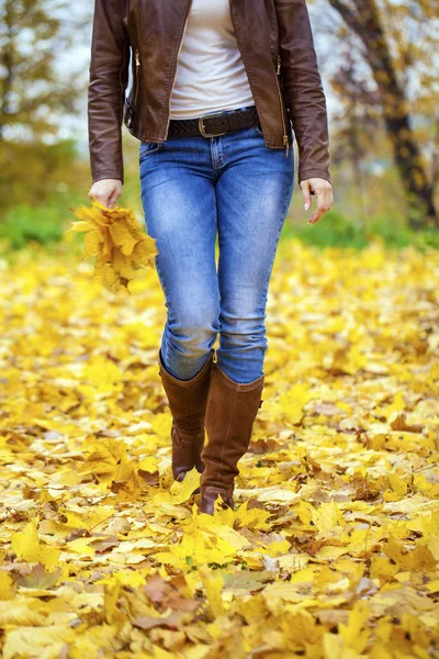 Piedi femminili da vicino — Foto Stock