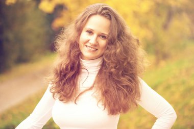 güzel genç mutlu kadın portresi 