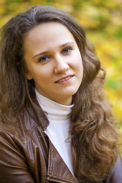 Portrait of beautiful young happy woman — Stock Photo, Image