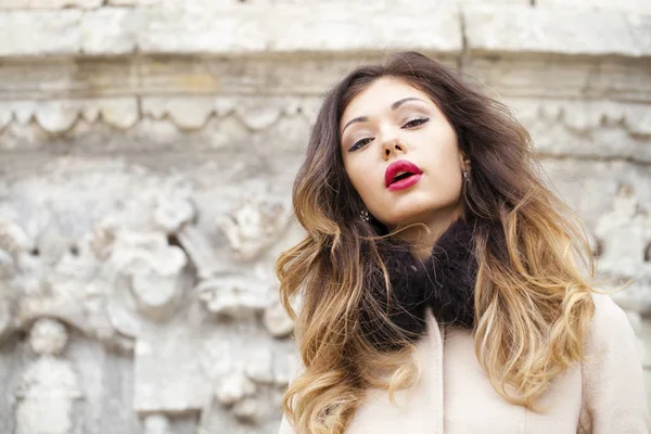 Young beautiful woman in beige coat — Stock Photo, Image