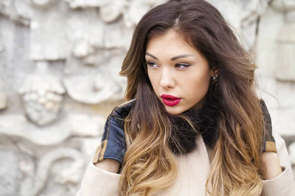 Young beautiful woman in beige coat — Stock Photo, Image