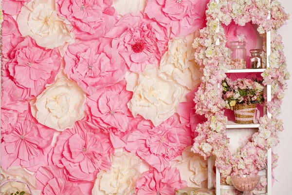 Flores de papel fotos de stock, imágenes de Flores de papel sin royalties |  Depositphotos