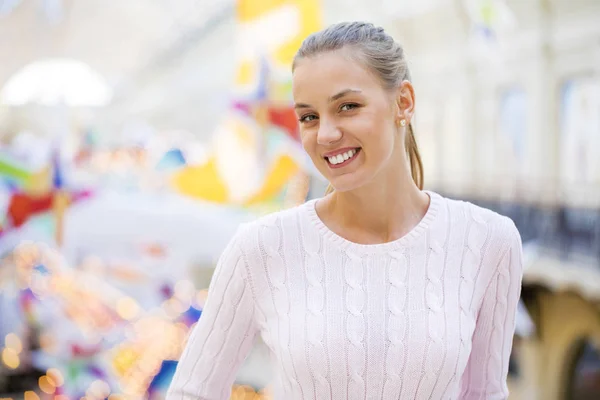 Portrait close up of young beautiful happy woman — Stock Photo, Image