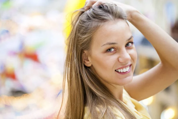 Portrait close up of young beautiful brunette woman — Stock Photo, Image