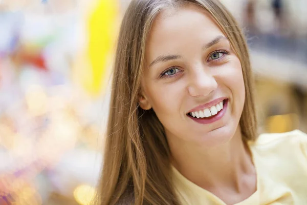 Portrait close up of young beautiful brunette woman — Stock Photo, Image