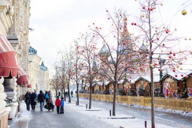 Kızıl Meydan, Kremlin görünümünü yeni yıl ve Chr için dekore edilmiştir