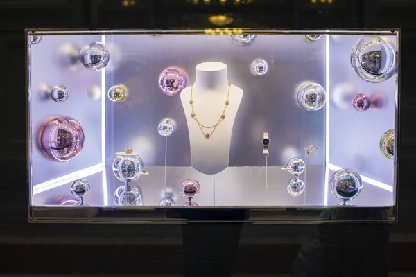 Set of luxury jewelry with precious gems — Stock Photo, Image