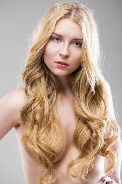 Close-up van blonde vrouw — Stockfoto