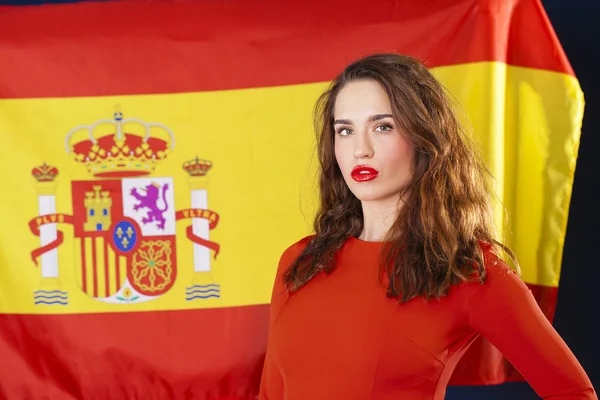 Mujer joven en el fondo de la bandera de España —  Fotos de Stock