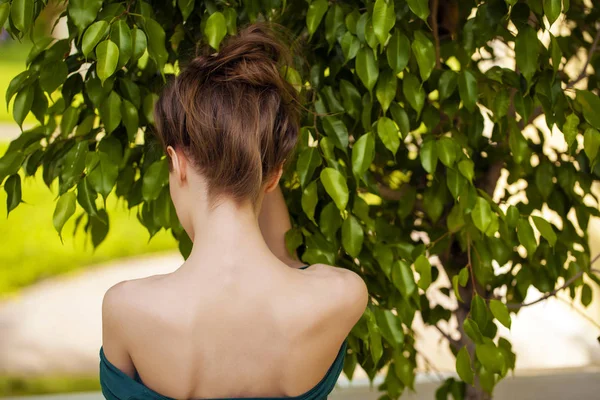 아름 다운 누드 여성 어깨 — 스톡 사진