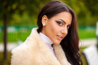 Güzel Arap kadın sıcak sonbahar açık Tunceli