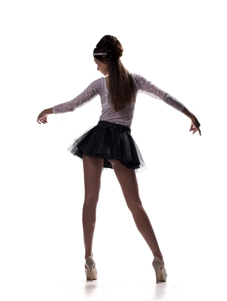 Portret van een mooi slank model in zwarte rok en witte blou — Stockfoto